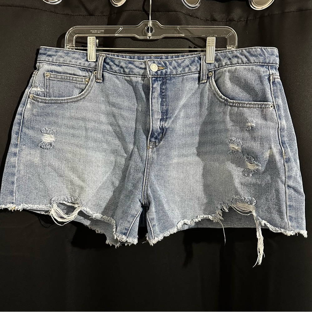 Women's Shorts bundle size 18. Light blue Denim. Light khaki floral. Plus size.